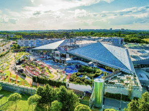 Aquapalace Praha zahajuje letní sezónu v Havajském stylu