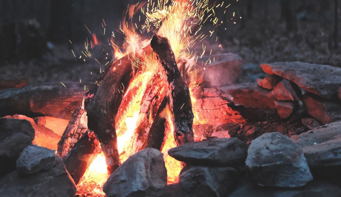 Za porušení zákazu rozdělávání ohňů budou padat pokuty, varují hasiči