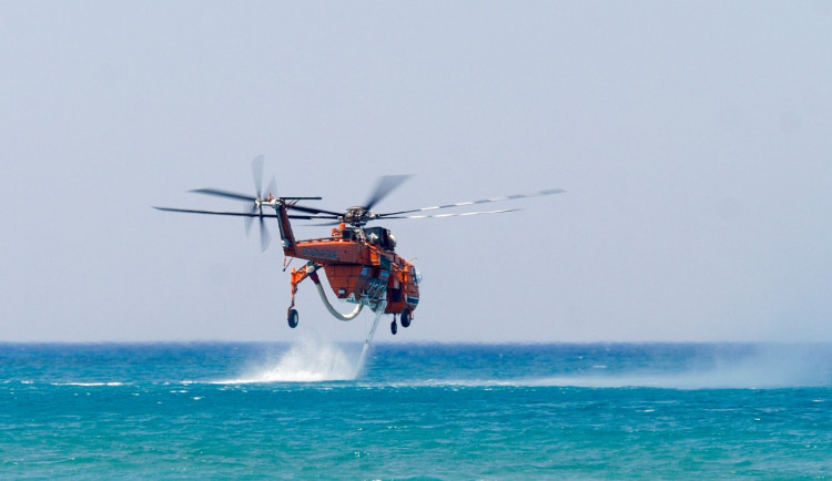 fire-fighting-helicopter-g5561ce8c9_1280