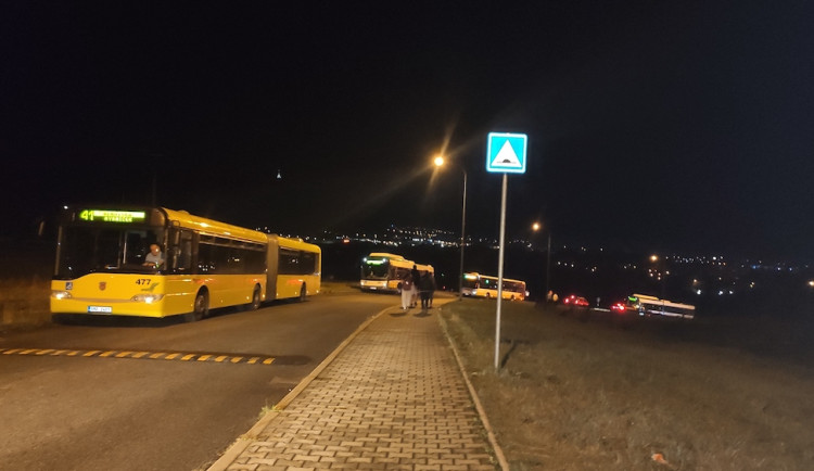 Autobusy na Benátské najezdily přes tři a půl tisíce kilometrů. Svezly tisíce lidí