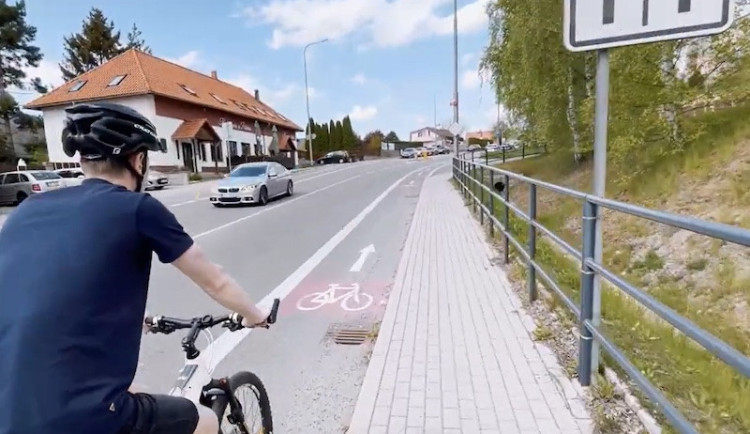 Veřejnost často netuší, jak se liší vyhrazené jízdní pruhy pro cyklisty. Změnit by to mohla výuka cyklistické infrastruktury v autoškolách.