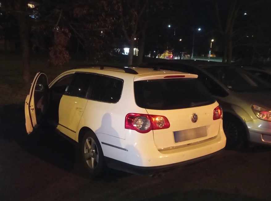 Majitel motorky nechal klíčky v zapalování a odešel, tuto skandální chybu dělá mnoho řidičů