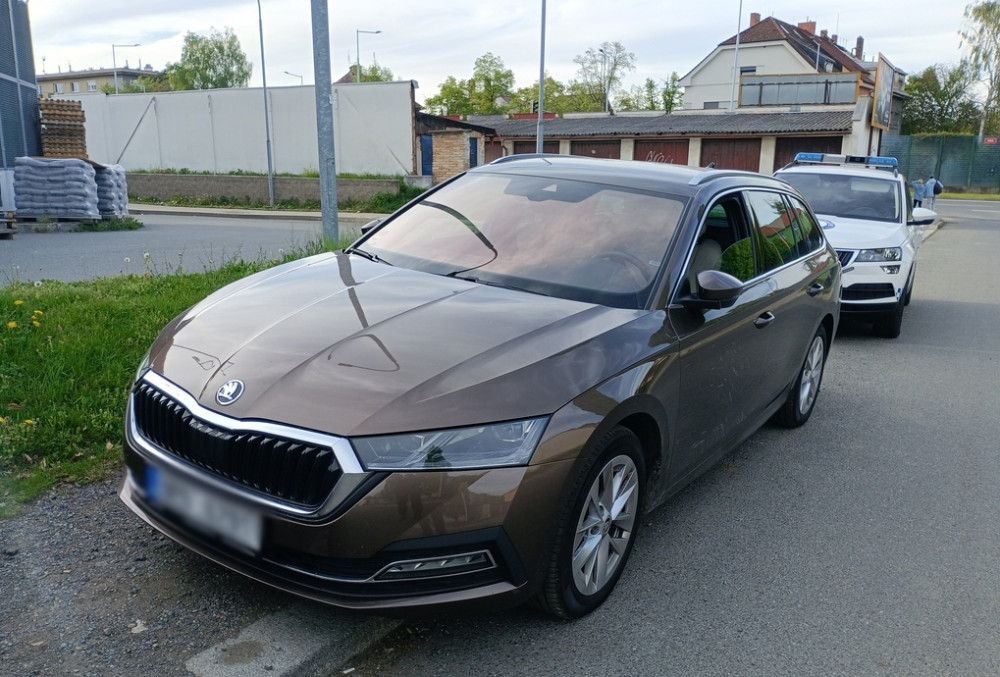 Majitel motorky nechal klíčky v zapalování a odešel, tuto skandální chybu dělá mnoho řidičů