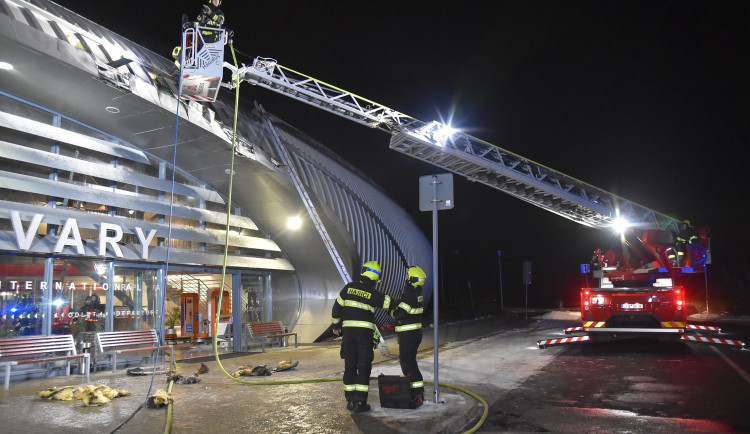 Karlovarské letiště opraví vnější plášť poničený požárem do konce roku