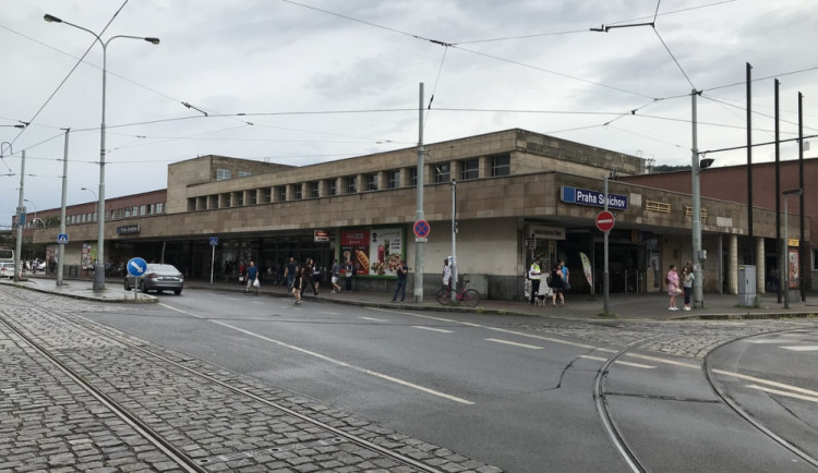 První fáze dlouho očekávané přestavby Smíchovského nádraží začne v září