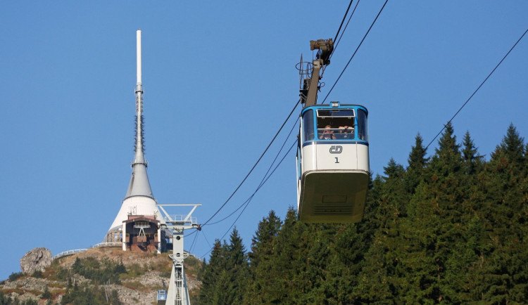 Iniciátoři petice za původní lanovku na Ještěd mají připomínky ke studii na obnovu zadané městem