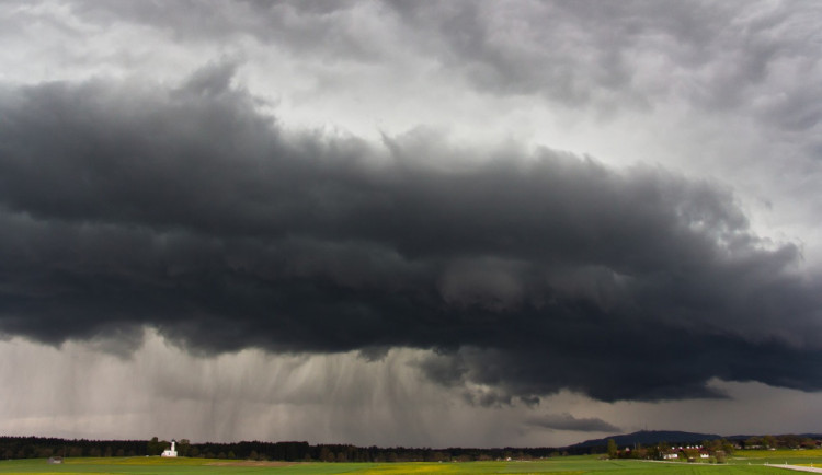 Meteorologové varují. V Libereckém kraji bude do úterý vydatně pršet
