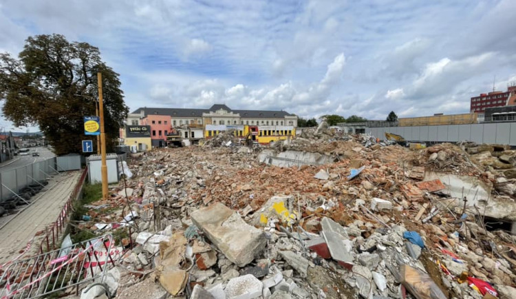 Demolice zimáku, měsíc po začátku. Zatím jsme všichni spokojeni, máme několik týdnů náskok, říká radní Beke
