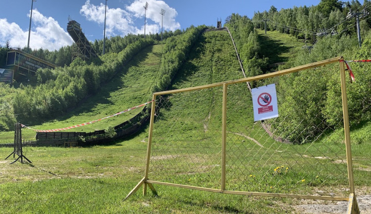 Češi s Poláky chtějí v Harrachově a Jakuszycích pořádat světové závody. Společné memorandum je nadějí pro harrachovský areál