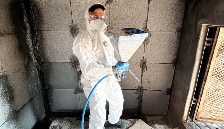 Kompozit vyvinutý na liberecké univerzitě o desítky minut oddálí zhroucení stavby. Materiál testují hasiči