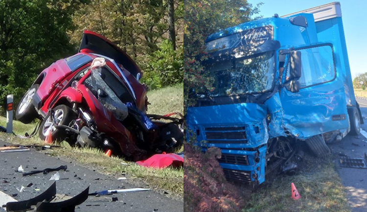 Řidič přejel zničehonic do protisměru. Po čelním střetu s kamionem zemřel