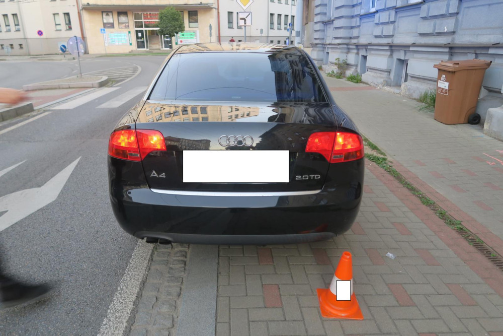 Řidič před policisty naboural do značky, pak nadýchal přes 3,5 promile