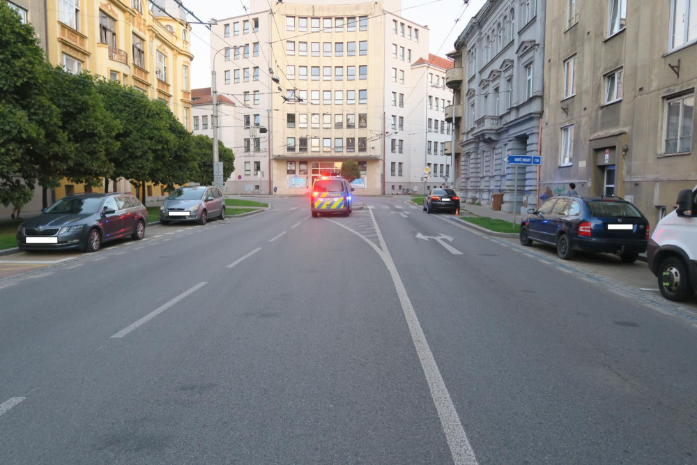 Řidič před policisty naboural do značky, pak nadýchal přes 3,5 promile