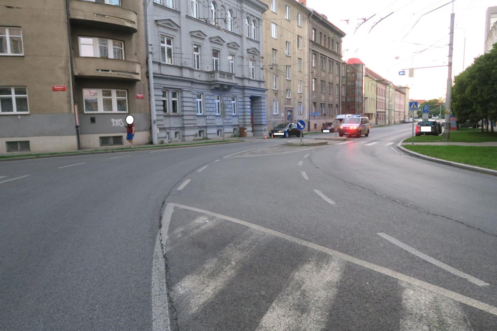 Řidič před policisty naboural do značky, pak nadýchal přes 3,5 promile