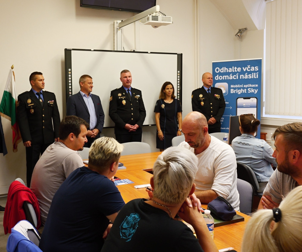 Plzeňští strážníci otestují jako první v republice aplikaci pro oběti domácího násilí