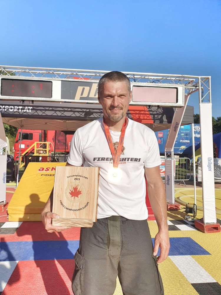 Jičínský hasič Tomáš Višňar je ve své kategorii mistrem Evropy ve FireFitu