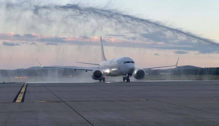 KOMENTÁŘ: Boeing jako atrakce. Letadla nad Planou vypadají jinak