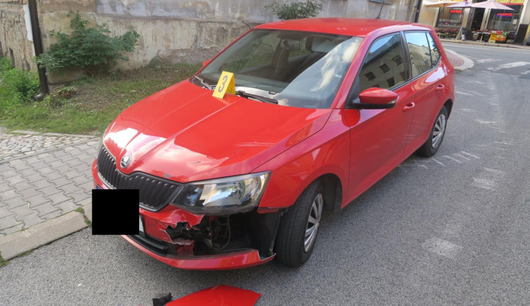 Hledá se koloběžkář, kterého porazilo auto a on z místa nehody ujel