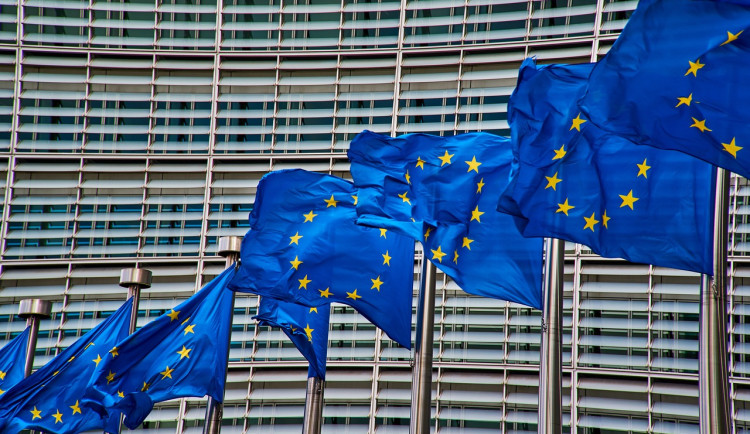 Pohublá Evropská komise a konec práva veta. Skupina akademiků navrhla „překopání“ EU
