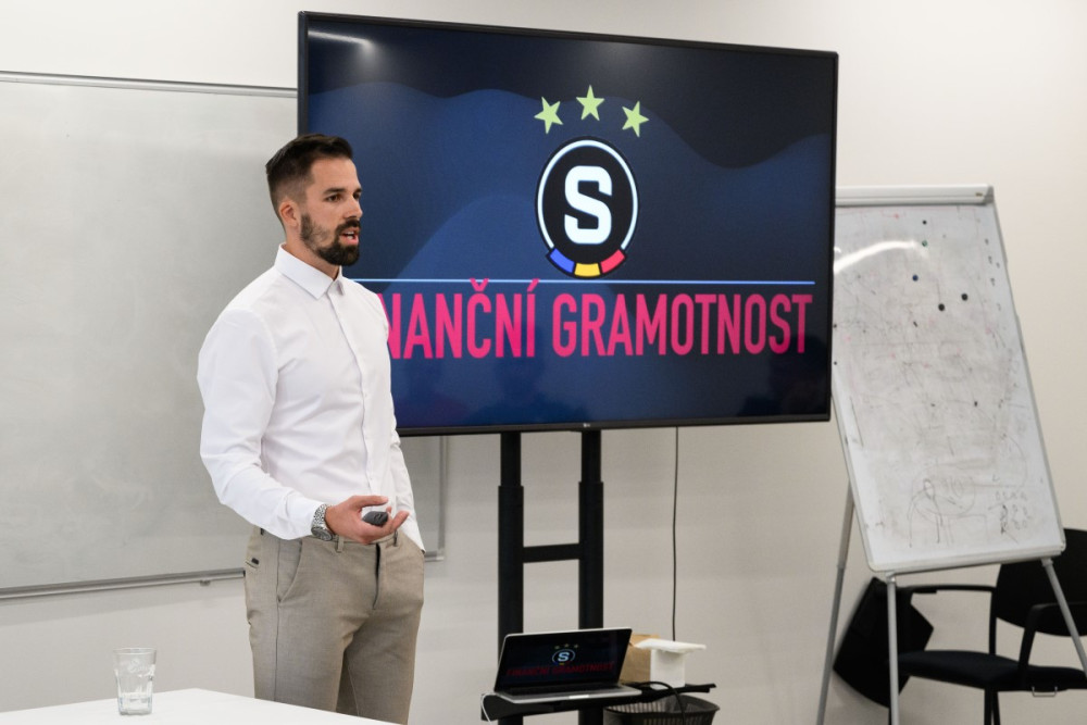 Bývalý fotbalista Roman Polom učí Sparťany, jak zacházet s penězi