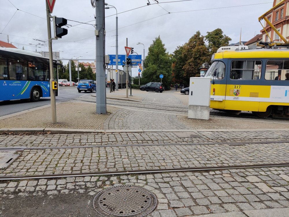 Město chce řešit také úpravu povrchu, aby se cyklisté pohodlně dostali přes tramvajové koleje.