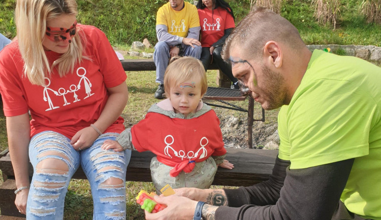 Odsouzení trávili den se svými dětmi. Připravili jim zábavný program