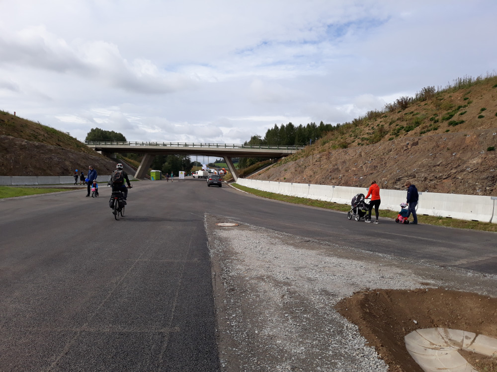 Na obchvat Brodu dorazili cyklisté, koloběžkáři i lidé s kočárky. Do Vánoc ho otestují už i řidiči v autech