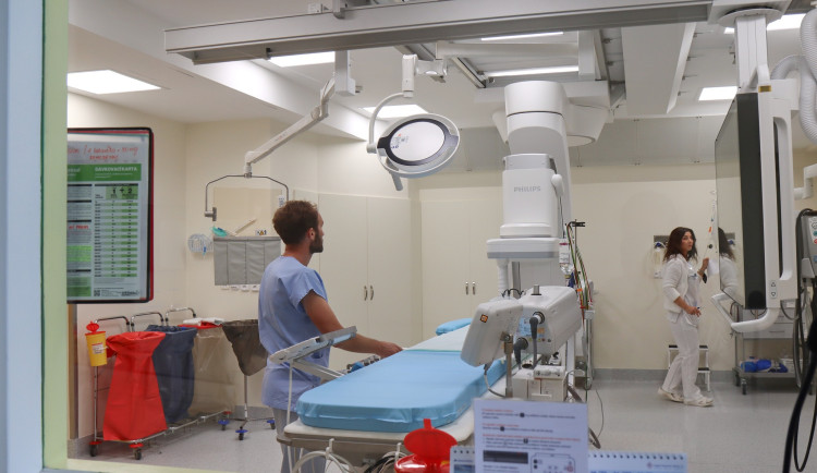 V nemocnici spustili novou angiolinku. Slouží k vyšetření i léčbě nemocí srdce