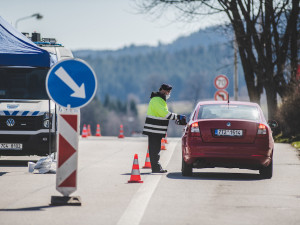 Česko zavádí od středy namátkové kontroly na hranicích se Slovenskem