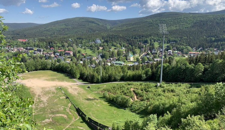 Rekonstrukce skokanského areálu v Harrachově začne příští rok. Nejdříve opraví velký můstek