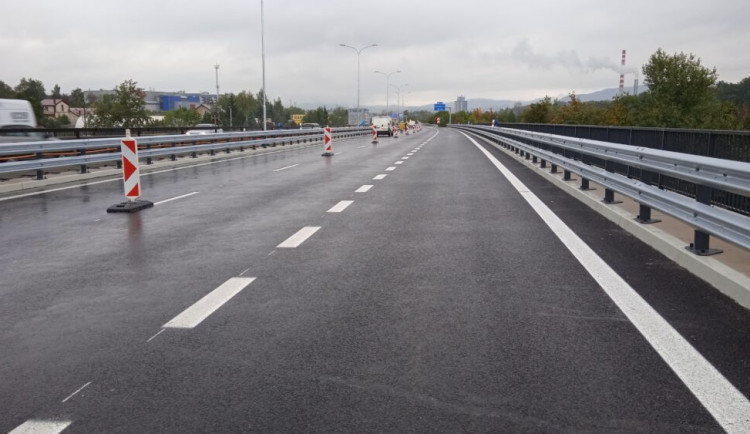 Silničáři v noci na středu zprovozní opravené mosty na průtahu Libercem