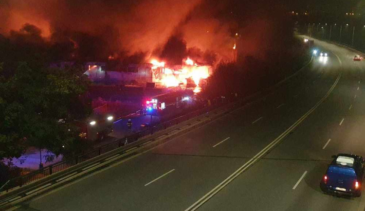 V Turnově hořel podnik Juta. Škoda je za 160 milionů