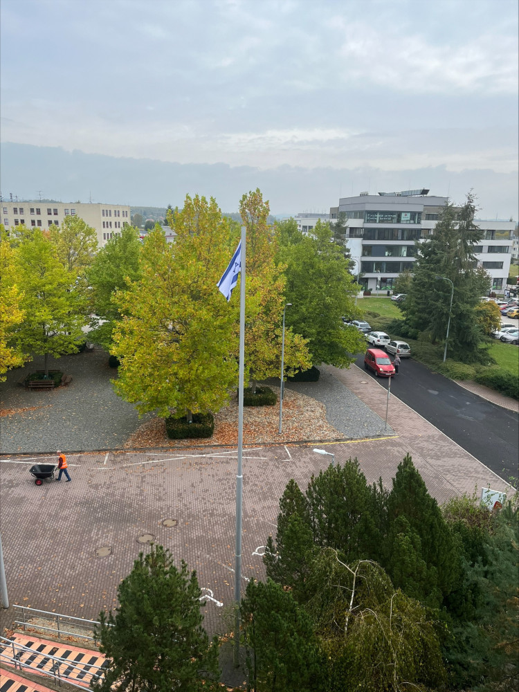 Odsuzuji teroristické útoky palestinského hnutí, vzkázal karlovarský hejtman