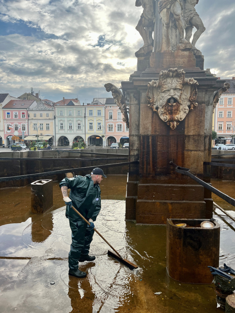 Kašnu na náměstí zazimují. Ještě předtím ji čekají restaurátorské práce