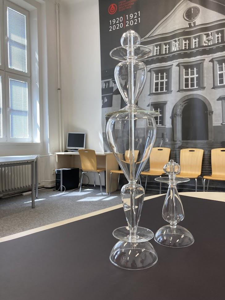 Skleněná díla žákyň železnobrodské školy jdou do benefiční aukce UNICEF