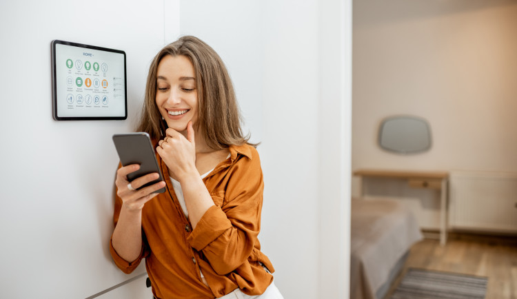 Copyright (c) 2019 RossHelen/Shutterstock.  No use without permission.