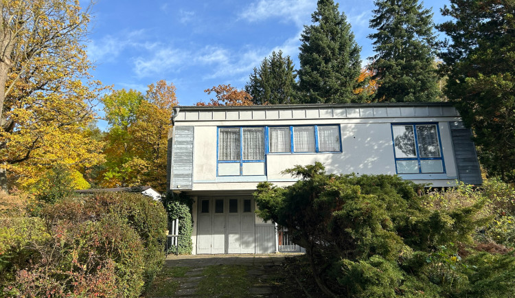 Kraj kupuje dům architekta Hubáčka v Alšově ulici. Zřídí v něm muzeum