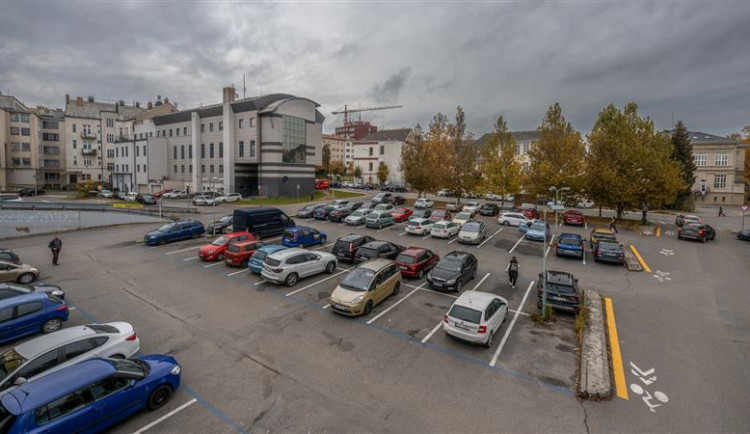 U Billy má vyrůst parkovací dům pro stovky aut, hotový by mohl být za dva roky