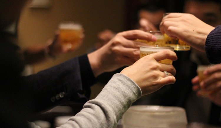 Policie kontrolovala podniky, zda dodržují zákaz prodeje alkoholu dětem