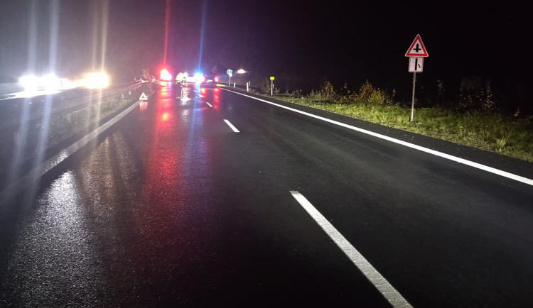 Policie pátrá po svědcích nehody. U Boru se střetla dvě auta