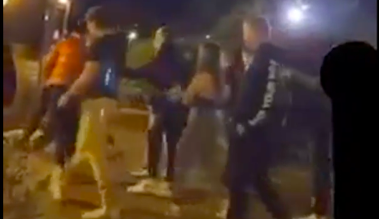 Brutální napadení před muzeem: Viníci byli po roce potrestáni