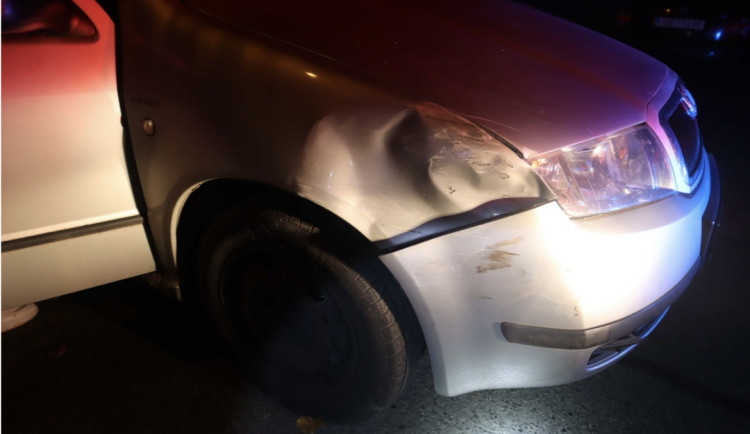 Řidička nabourala dvě zaparkovaná vozidla. Nadýchala přes tři promile