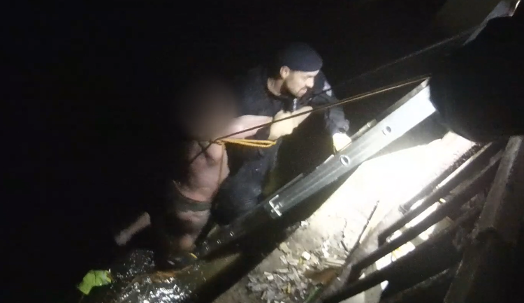 Bezdomovec pomohl zachránit tonoucího z Vltavy