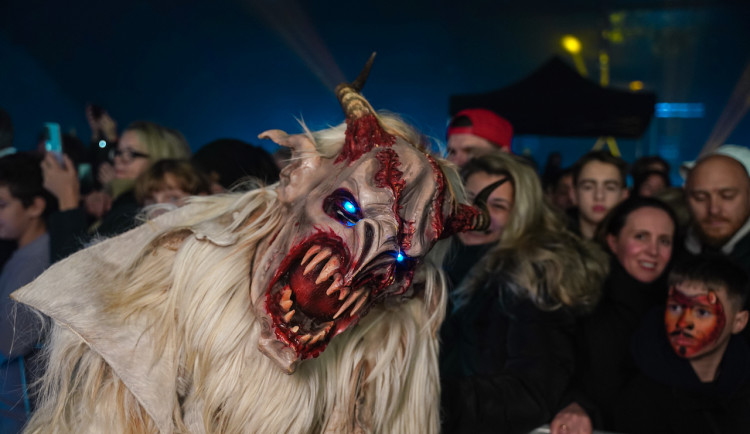Přes 130 děsivých čertů míří na Výstaviště. V neděli tam proběhne krampus show