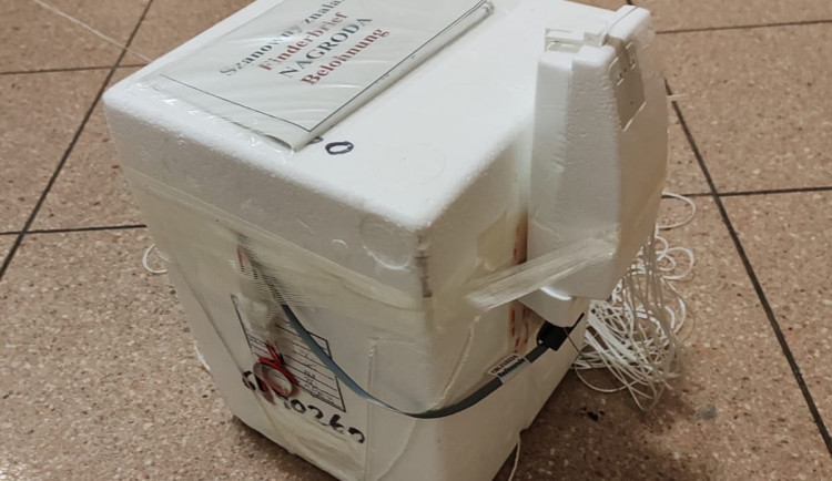 Vrčící krabice se šňůrou spadla přímo z nebe. Šlo o měřič stavu ozonu