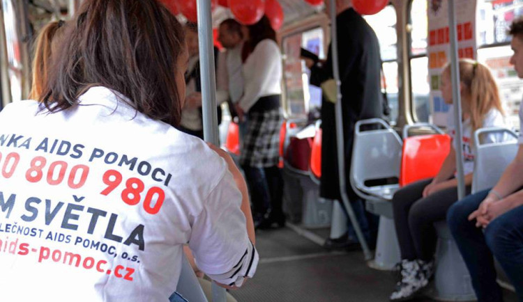 Lidé se mohou v Liberci zdarma otestovat na HIV a další nemoci. Osvětová tramvaj kvůli výluce nevyjede