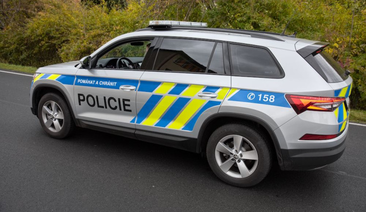 Zloději šli po starožitnostech. Z domu v Jablonci ukradli věci za čtvrt milionu