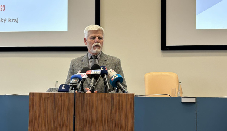 Prezident Pavel přijel na návštěvu hradeckého kraje. Platí přísná bezpečnostní opatření
