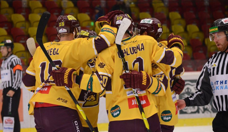 Dukla porazila Frýdek-Místek 4:1, v tabulce je sedmá