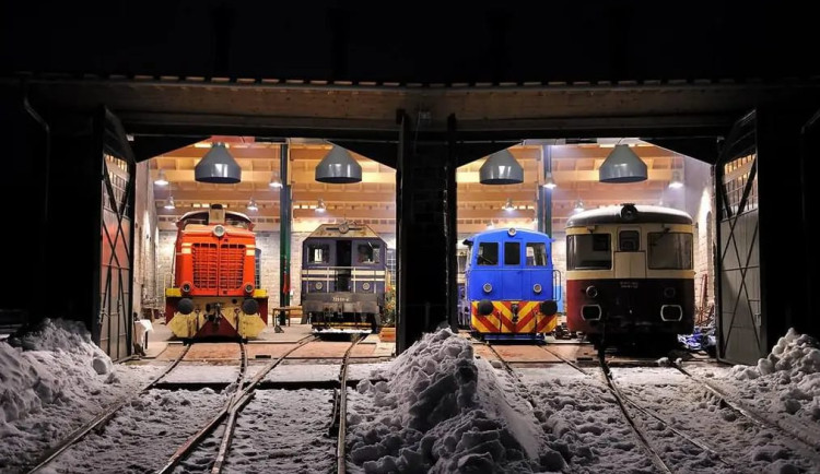 ADVENTNÍ TIPY: Poslední aukce historických pohlednic, jarmarky i spuštění vesnického orloje